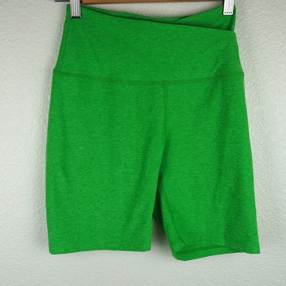 Beyond Yoga Green High Waist Biker Shorts Size Small - Picture 1 of 8